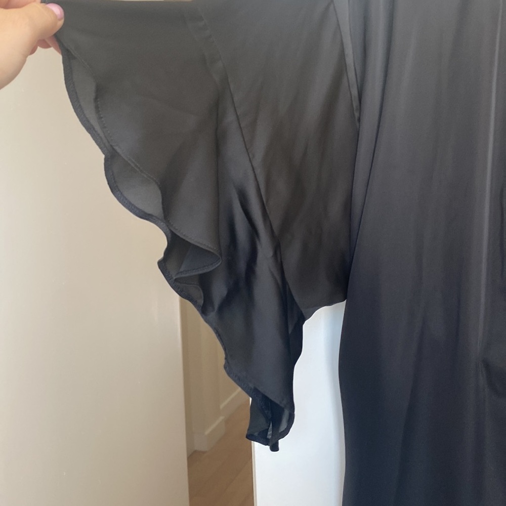 🔥never worn Victoria’s Secret black flutter sleeve robe🔥 - Picture 3 of 4
